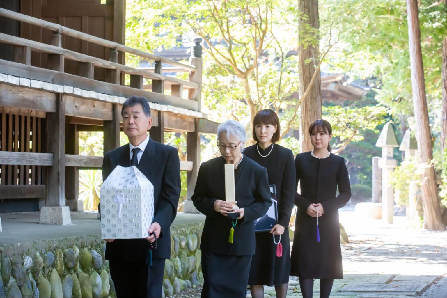 初七日法要の意味とは?時期・種類・注意点・マナーを解説 | 葬儀・家族葬なら【よりそうお葬式】